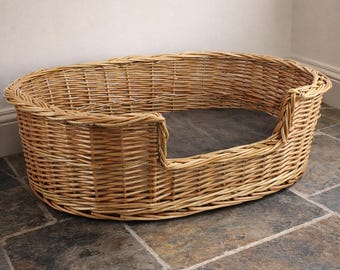 Large Wicker Dog Bed with Cushion (Oval, 63 x 83 x 25 cm)
