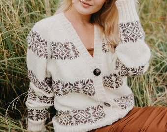 Stranded colorwork V neck cardigan knitting pattern | PDF