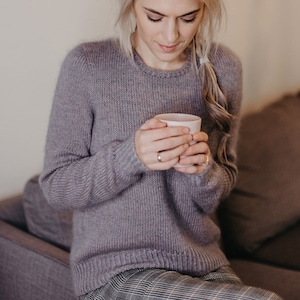Accentuating Crewneck sweater | knitting pattern | top-down seamless pullover | PDF