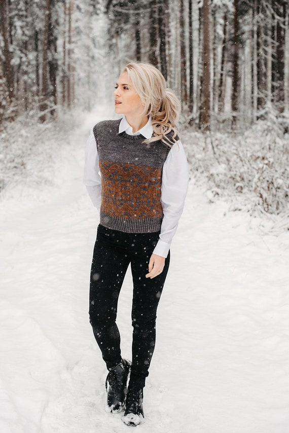 Round Neck Sweater Vest Womens Knitting Pattern | Colorwork