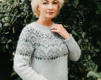 Stranded colorwork yoke sweater knitting pattern | Sport weight | top down seamless pullover | multicolor ladies knitwear | PDF