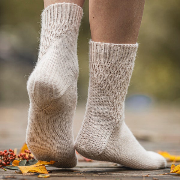 Cable cuff down socks knitting pattern | Fingering weight | white sock yarn | Cute girly handknit | PDF