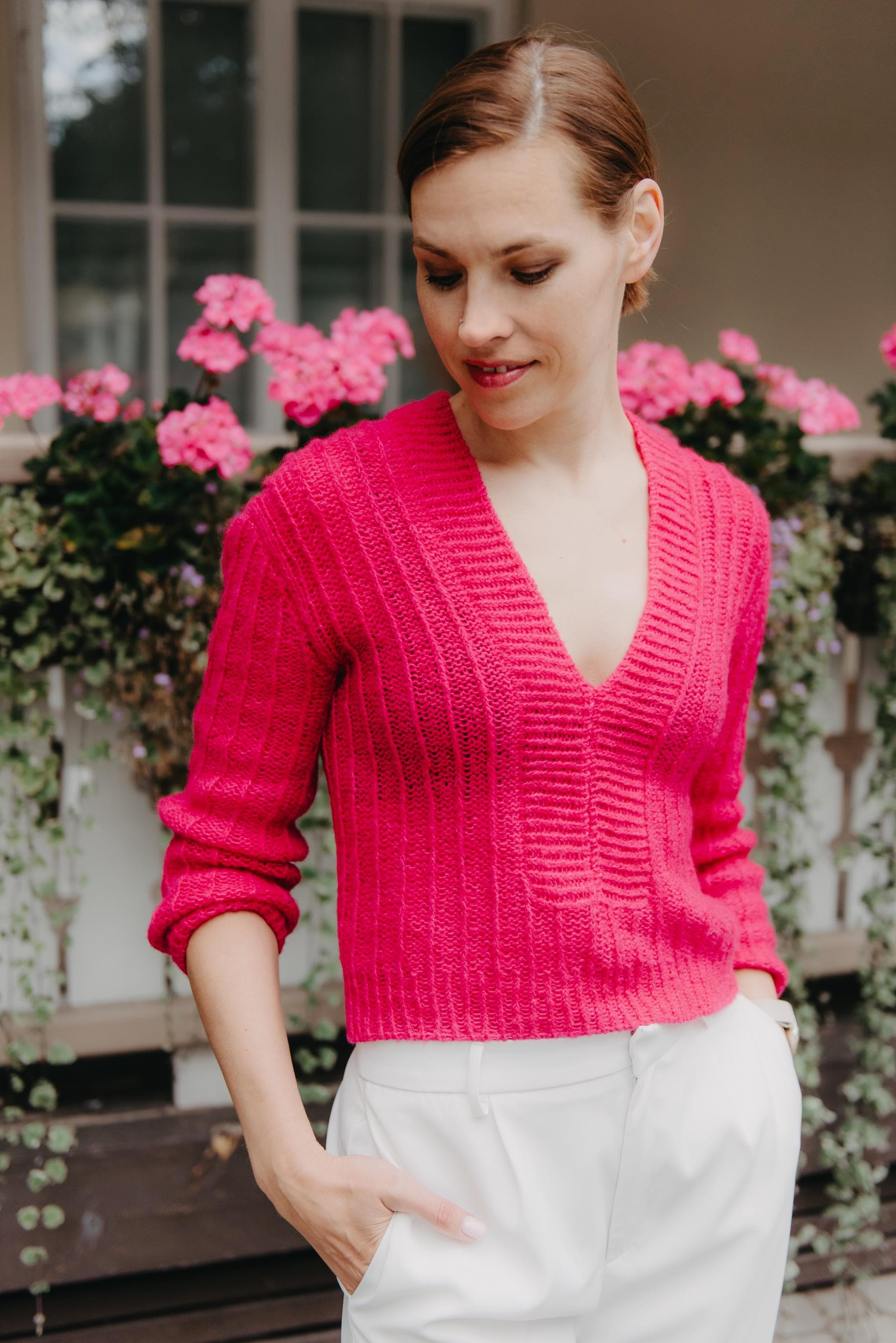 Tempo Seamless Sweater | Ribbed V Neck Pullover Knitting Pattern