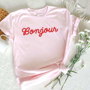Koszulka Bonjour, Koszulka z francuskim cytatem, Koszulka Paris, Francuski cytat, Koszulka z francuskim powiedzeniem, Francuski prezent, Modna estetyczna koszulka