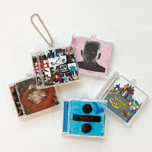 NFC Custom Mini Album CD Keychain – Play Your Favorite Music Instantly – Personalized Music Gift For Mom, Music Lover Keychain CD Album
