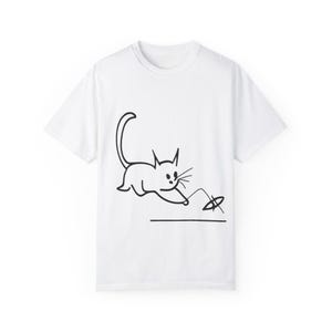 Playful Cat Graphic T-Shirt, Cute Cat Shirt, Unisex Pet Lover Tee, Gift for Cat Owners, Casual Daily Wear