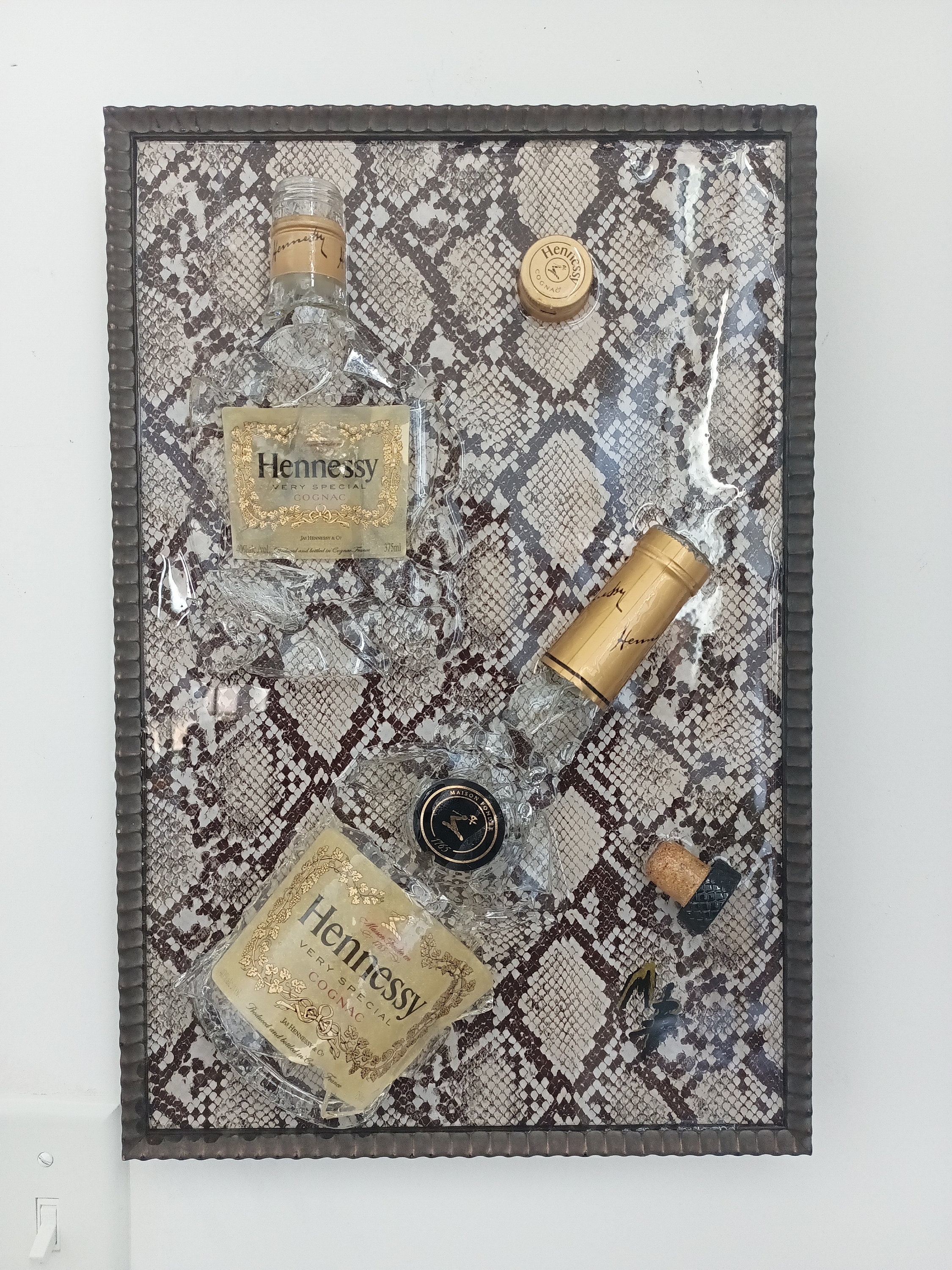 Decorative Jordan Wine Bottle (Jas) Decorative Jordan Wine Bottle (Jas)