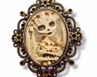 Gothic Halloween skull brooch - Dark fantasy Blythe style doll - Shizuka universe cameo jewelry - Romantic gift.