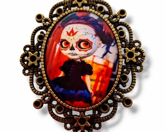 Gothic portrait calavera doll brooch - Victorian cosplay style - Halloween sugar skull accessory - Unique women's gift.