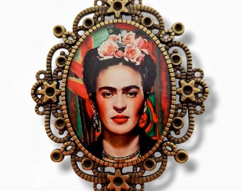 Frida Kahlo decorative brooch - Tribute to the Mexican painter - Colorful and alternative Mexican boho jewelry.