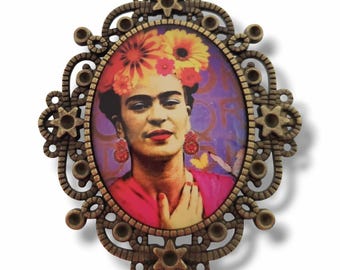 Frida Kahlo portrait brooch, handmade - Tribute to the feminist painter - Boho chic accessory - Mexican folk art jewelry.