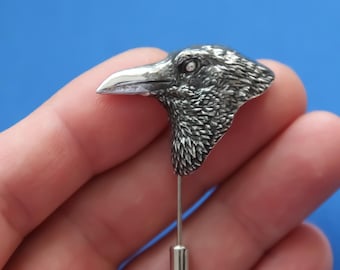 Broche de cabeza de cuervo hecho a mano, broche de cuervo detallado para corbata de chaqueta, joyería gótica con diseño de pájaro.