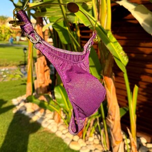 Micro tanga da uomo con tasca frontale, costume da bagno minimalista fatto a mano con fibbie a serpente