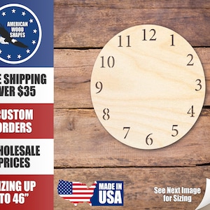 Puede incluir: Una cara de reloj de madera en blanco con los números del 1 al 12 alrededor del borde. La cara del reloj está sobre un fondo de madera. El texto "FREE SHIPPING OVER $35", "CUSTOM ORDERS", "WHOLESALE PRICES" y "SIZING UP TO 46" es visible en el lado izquierdo de la imagen. El texto "MADE IN USA" es visible en el lado derecho de la imagen.