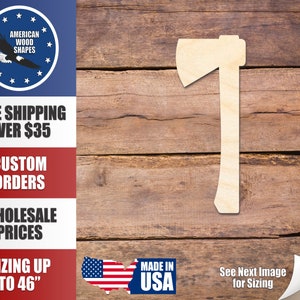 Puede incluir: Una silueta de hacha de madera, hecha en los Estados Unidos. La silueta está sobre un fondo de madera. Envío gratuito a partir de $35. Pedidos personalizados y precios al por mayor disponibles. Tallas hasta 116,8 cm.