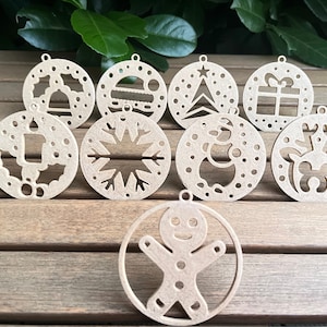 Set di 9 decorazioni per l&#39;albero di Natale, palline insolite, atmosfera festosa, pupazzo di neve, Babbo Natale, fiocco di neve, regalo, candela, renna, pan di zenzero