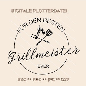 Op de afbeelding: Zwart-wit digitaal download ontwerp voor een grillmeester. Het ontwerp bevat een cirkel met de tekst "Für den besten Grillmeister ever" en een gekruiste spatel en vork met vlammen.