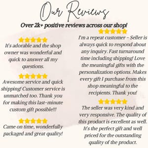 K&ouml;nnte beinhalten: Bild mit Kundenbewertungen und dem Titel "Our Reviews Over 2k+ positive reviews across our shop!" sowie mehrere Kundenbewertungen mit 5-Sterne-Bewertungen. Die Bewertungen loben den Kundenservice und die Produkte.