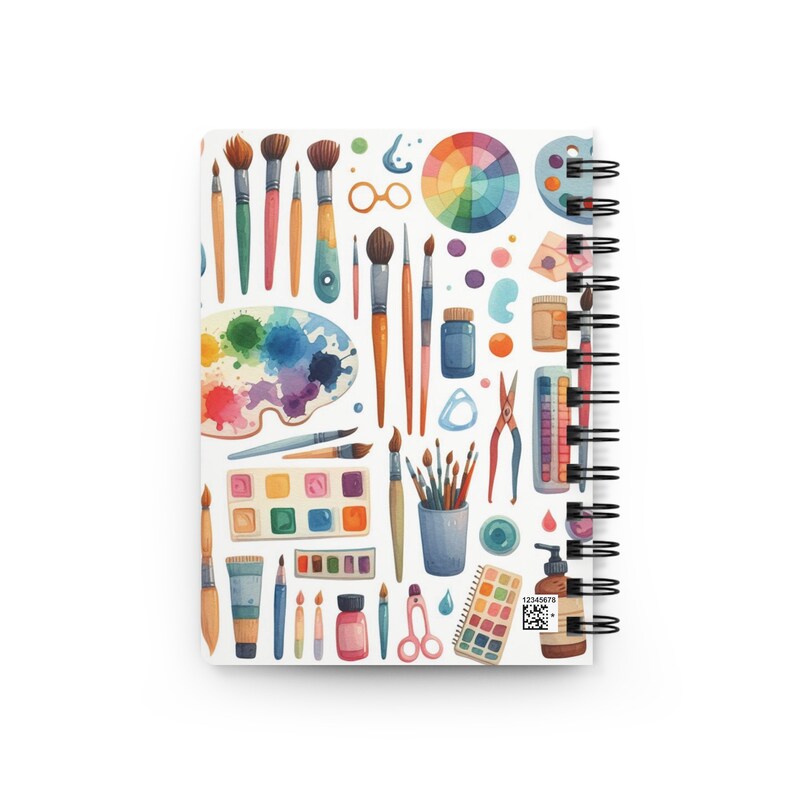 Puede incluir: Un cuaderno de espiral con un dise&ntilde;o de acuarela colorido que presenta pinceles, paletas de pintura y otros materiales de arte. La portada tiene un c&oacute;digo QR con el texto "12345678".