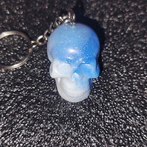 Skull keychain, blue and white