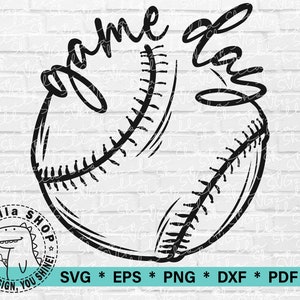 Op de afbeelding: Zwart-witte illustratie van een honkbal met de woorden "game day" in een handschrift.