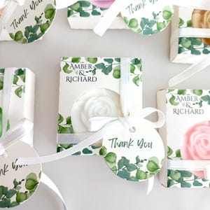 Saponette per matrimonio all'eucalipto, saponette per addio al nubilato, saponette floreali fatte a mano, saponette personalizzate in scatola, saponette con fiori di campo