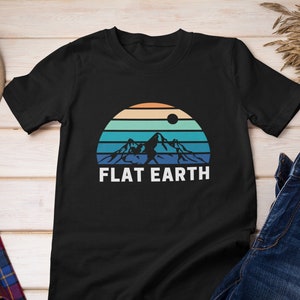 T-shirt Flat Earth, bergketen, zwart gat zon, plat en stationair, bijbels, bewijs van intelligent ontwerp, koepel boven ons, natuurliefhebber