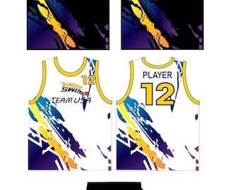 Puede incluir: Conjunto de uniforme de baloncesto en blanco y negro, con camisetas y pantalones cortos. Las camisetas muestran el número 12 y el texto "PLAYER" o "TEAM USA". El diseño incluye patrones abstractos azules, amarillos y morados.