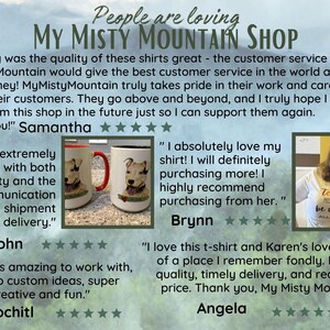 Puede incluir: Un collage de rese&ntilde;as de clientes para una tienda llamada "My Misty Mountain Shop". Las rese&ntilde;as son positivas y destacan la calidad de los productos, el servicio al cliente y la creatividad de la due&ntilde;a de la tienda. Las rese&ntilde;as incluyen texto, estrellas e im&aacute;genes de tazas y camisetas.