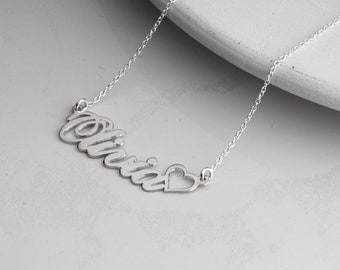 Collana con nome classico con cuore I Gioielli placcati in oro 24K I Argento sterling I Regalo di compleanno I Regalo di anniversario I Catena di anniversario