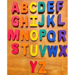 Kleurpotloden in alfabetvorm - Aangepaste naamkleurpotloden - Letters - Cadeaus voor kinderen - Feestartikelen - Kous/mandvullingen - Verjaardagscadeaus voor kinderen
