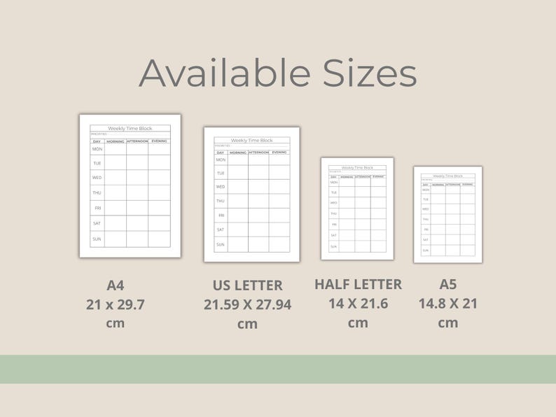 Op de afbeelding: Vier witte weekplanners in A4, US Letter, Half Letter en A5 formaat. Elke planner bevat een raster met kolommen voor ochtend, middag en avond, en rijen voor de dagen van de week. De afmetingen staan in centimeters onder elke planner vermeld.
