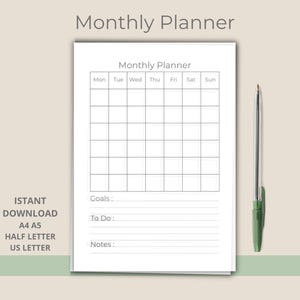 Può includere: Un pianificatore mensile bianco con un layout a griglia per la programmazione giornaliera, etichettato con i giorni della settimana. Il pianificatore include sezioni per obiettivi, liste di cose da fare e note. Una penna verde e argento è accanto al pianificatore.