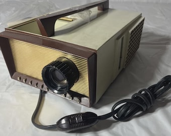 VINTAGE Realist 620 Slide Projector DELUXE MODEL 3151 Working Condition Clean