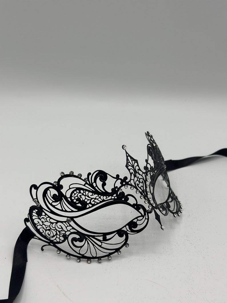 Womens Masquerade Mask With Shining Rhinestones Stones All Around