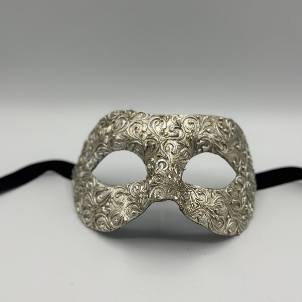 Masque de mascarade pour hommes. Masque colombina de luxe en argent, masque argenté. Masque de mascarade pour hommes mais aussi masque de mascarade pour femme