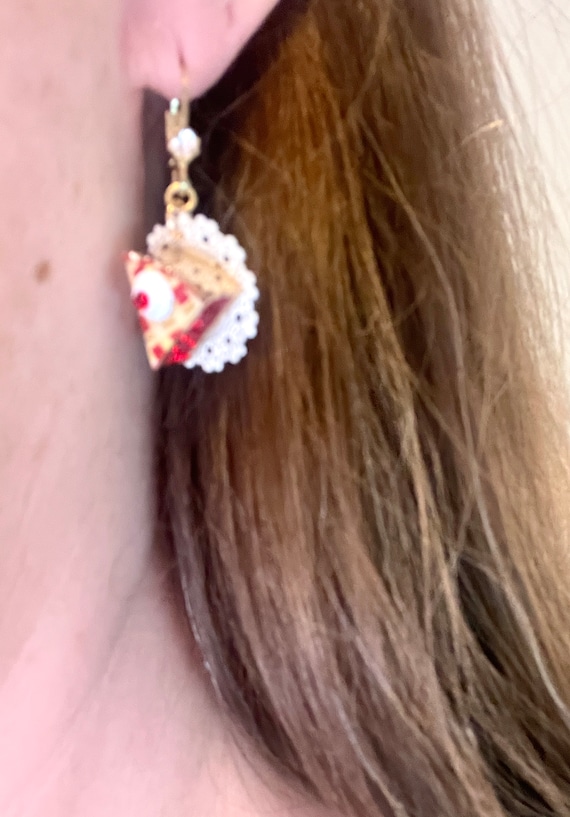 Betsey Johnson Kitchen Aid mixer and Strawberry Pie e… Gem