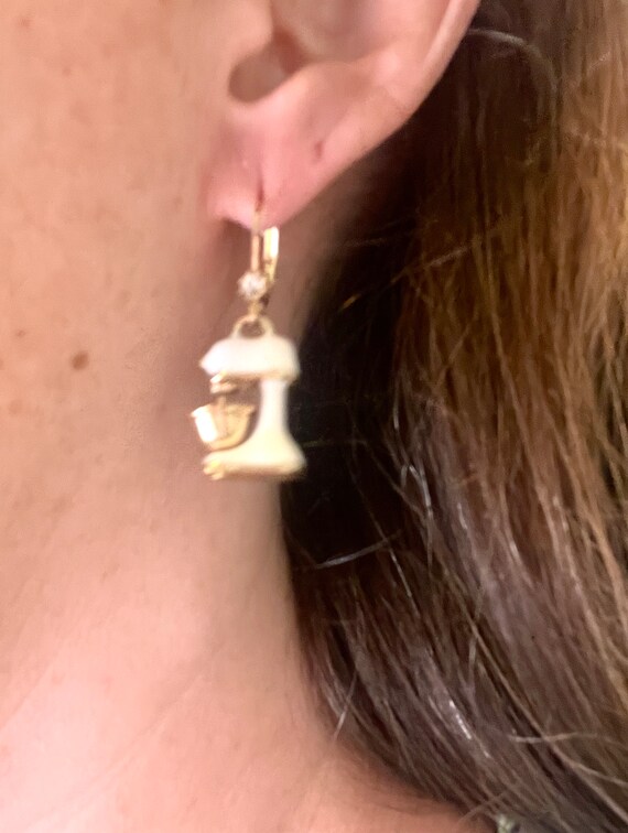 Betsey Johnson Kitchen Aid mixer and Strawberry Pie e… Gem