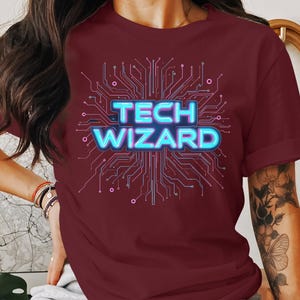 Camiseta Tech Wizard, Design de placa de circuito, Presente geek, Amante de eletrônicos, Camiseta divertida de tecnologia, Camiseta de ciência da computação, Roupa nerd
