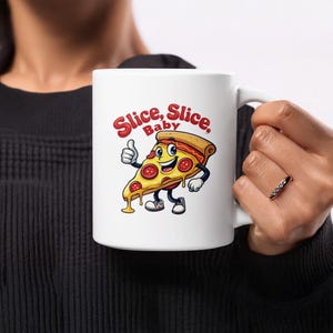 Scheibe Scheibe Baby lustige Pizza Cartoon Tasse, perfektes Geschenk für Pizza-Liebhaber, einzigartige Kaffeetasse, lustige Küche Dekor, humorvolle Trink