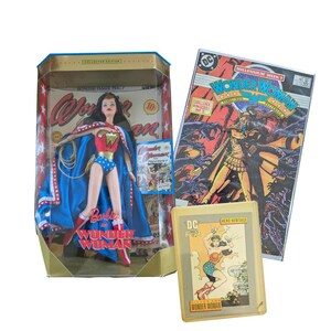 Vintage WONDER WOMAN Action Figure Doll Mego DC Comics 1976 BARBIE TYPE Vintage WONDER WOMAN Action Figure Doll Mego DC Comics 1976 BARBIE TYPE