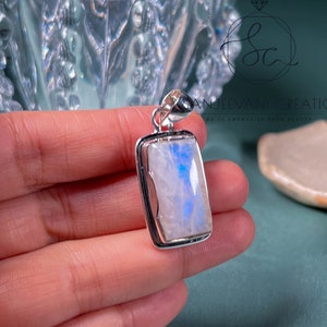 Blå eld månsten sterlingsilverhänge - Minimalistiska handgjorda smycken