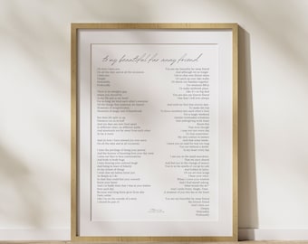 Może przedstawiać: Wydruk w ramie z wierszem o przyjaźni na odległość. Wiersz jest napisany kursywą i brzmi "To my beautiful far away friend".