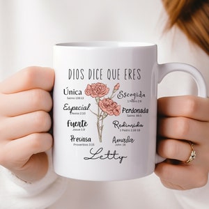 Regalo Personalizado para Mujer Dios dice que Eres Taza Cristiana Birthday gift Birth Month flower Mug Spanish Bible verse Christian friend