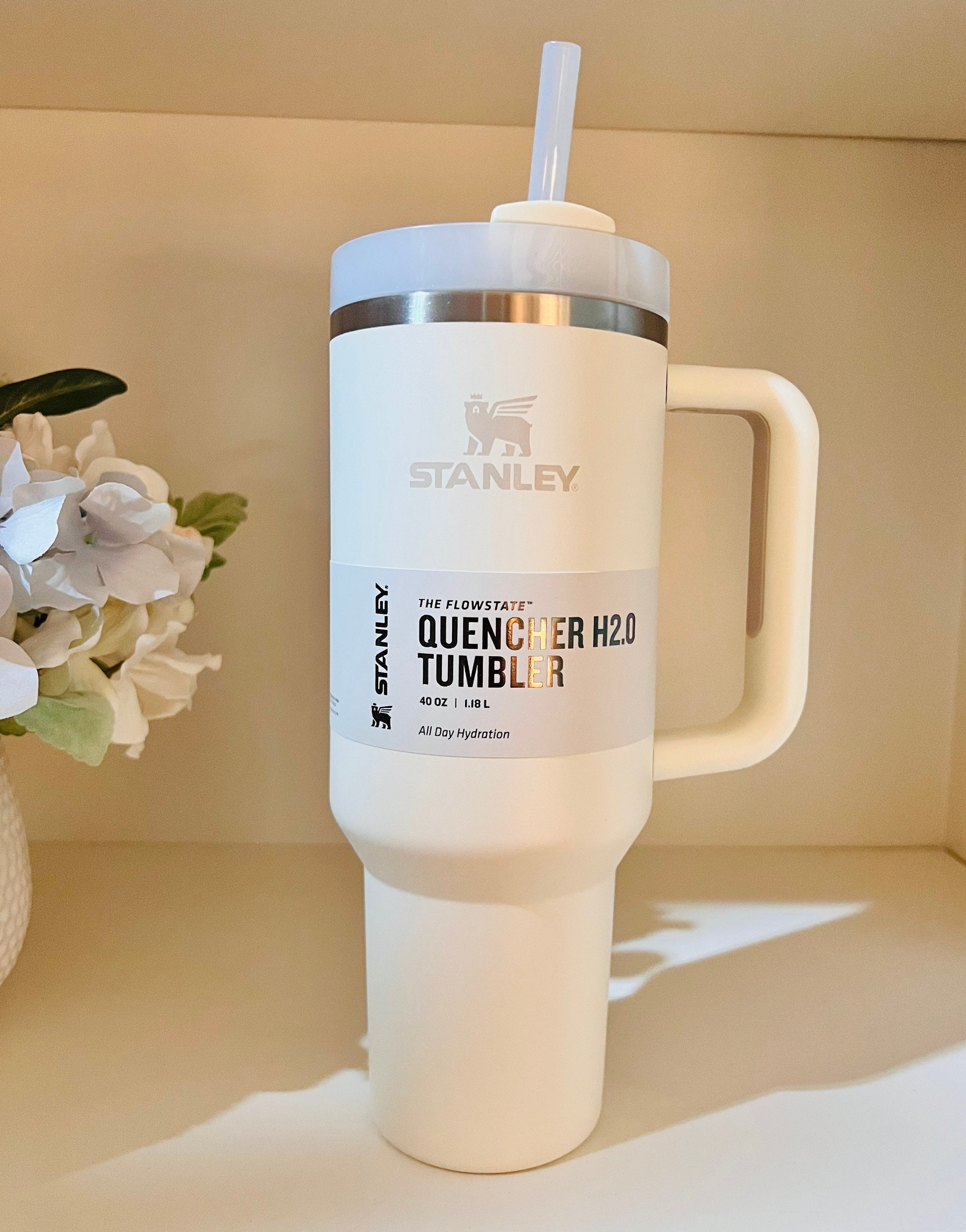 NWT Stanley 40oz Quencher H2.0 Flowstate Tumbler Cream 