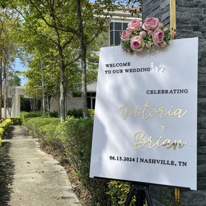 White Acrylic Wedding Sign With 3D Gold Mirror Names - Wedding Welcome Sign - Personalized Wedding Signs - Wedding Reception Signage
