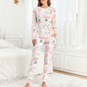 Pijama con textos bíblicos cristianos – Pastel Coquette Faith PJs imagen 1