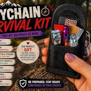 Op de afbeelding: Zwarte sleutelhanger survival kit met diverse tools, waaronder een zaklamp, nagelknippers en veiligheidsspelden. De compacte kit is ontworpen voor dagelijks gebruik, wandelen, kamperen, reizen en noodgevallen. De tekst op de kit luidt "Keychain Survival Kit."