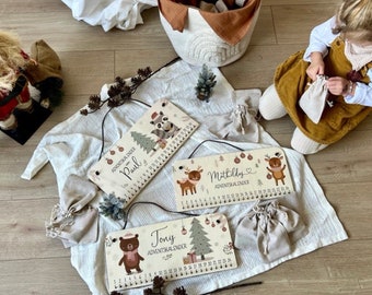 Personalisierter Adventskalender „mit Motiv“ mit Name | Weihnachten für Kinder | Adventskalender aus Holz zum Befüllen | 24 Jutesäckchen
