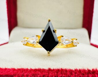 Anillo de compromiso de ónix negro con corte de cometa, anillo de promesa de oro amarillo de 14k, anillo de diamantes negros con corte de pera, anillo nupcial CZ, regalo de aniversario para mujeres